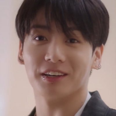 carrotjkssiot7's profile picture. not an active account | army since 2014 | bts is 7 🥰