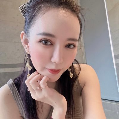 When life give you a hundred reasons to cry, show life that you have a thousand reasons to smile.Traveling, investing in cryptocurrencies, clothing, food, yoga。