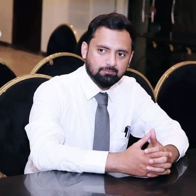 Aamir__Says's profile picture. بادشاہت کا کیا بھروسہ سائیں اس لئے احتیاطن فقیر رہتے ہیں