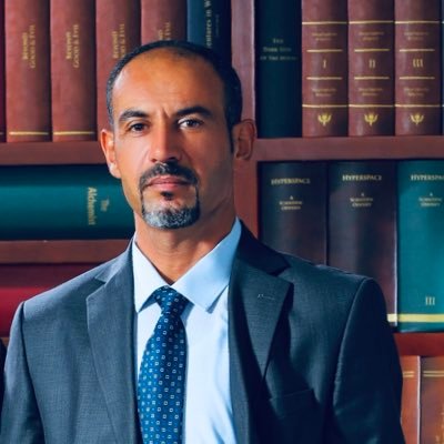 تبسم فان الله ما اشقاك الا ليسعدك، وما اخذ منك الا ليعطيك، وما ابكاك الا ليضحكك، وما حرمك الا ليتفضل عليك، وما ابتلاك الا لانه يحبك