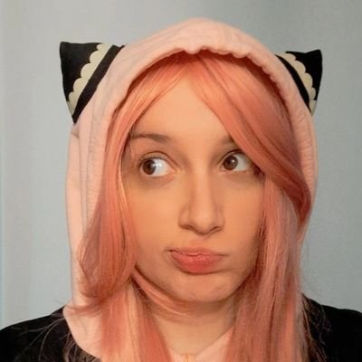 Uma metáfora em constante transformação, com 33 anos, que ama escrever e conversar além de ser streamer