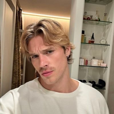 i'm the problem, it's me. | fan account