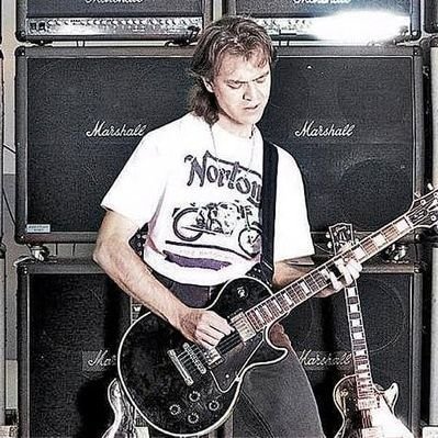 Twiter Oficial de Juan Valdivia, guitarrista y fundador de @Hds__Oficial
Instagram:@juanvaldiviahds
Facebook: Juan Valdivia.