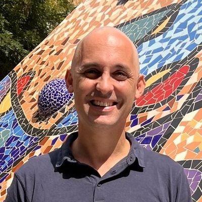 Scientist. Doctor in Physics. I love reading, travelling and outdoor activities. Fan of Tolkien's literature and #Sting. Yoga practitioner & soccer player