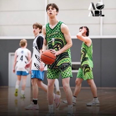 6'4 CG c/o 2025 / 3.4 GPA / Waverley Falcons Youth League / Melbourne, VIC 🇦🇺