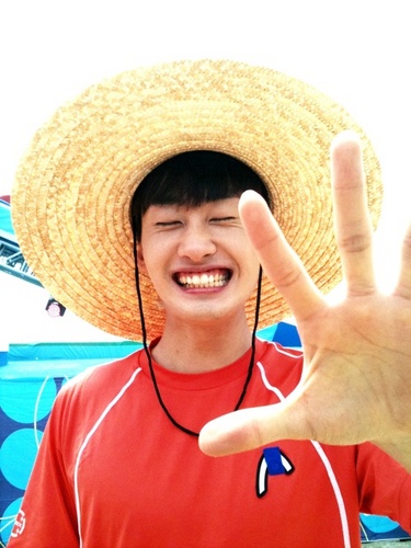Jingle bell, haters smell, fake fans go away, Suju rocks, haters sucks, ELF yeah all the way, HEY!