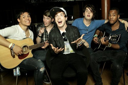 SetItOffSG's profile picture. For the SIO family in SG! :) Was followed by @SetItOff on the 22 Aug 2012.