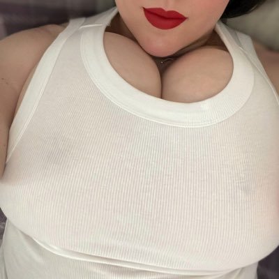 Red lips & huge tits. 34Q US and 34L UK super busty curvy all natural onlyfans mature girl. OF is the only place I chat in DMs| @aliceqcup2 -backup. No meet ups