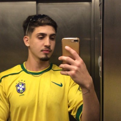 MouraPrioli's profile picture. alguém te perguntou como é que foi seu dia?
