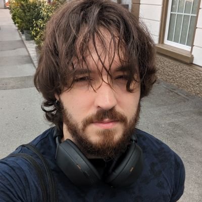 MadSadCommunist's profile picture. Tinha-me levantado cedo e tardava em preparar-me para existir.