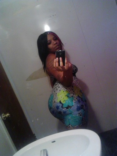 im a single proud mother of two beautiful little girls.i enjoy writing poetry, reading books,movies n meeting new people