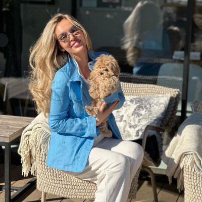 I'm a travel and animal lover, Twitter is just a place to read news and tweets, please respect this lady, thank you! No pornographic content❤️❤️