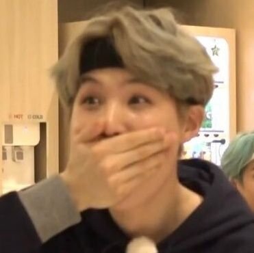 BTS fan account 💜 Aussie ARMY🦘, OT7💜, bias 😺🐿. Mum to 3 little ARMYs 👧👧👧.