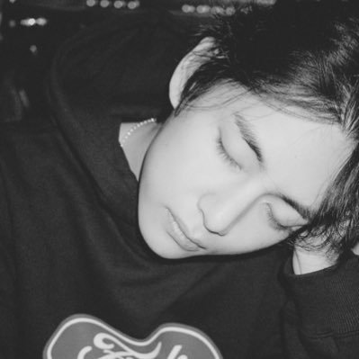 '94 | I like tweeting into the void | moonchild · ☽ ˚ ✧ ·
