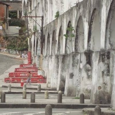 '...esse canto bonito que vem da alvorada não é meu grito aflito pela madrugada...'