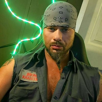 just a new gamer trying to go live would love any support of people who enjoy watching dads play games...
