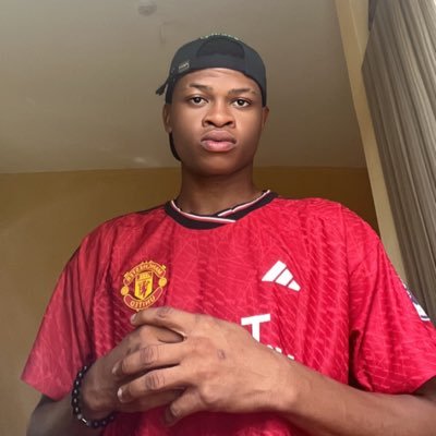 LollyKay1's profile picture. OOU || Man Utd || Football Addict⚽ || OUTSIDER ✨🦍