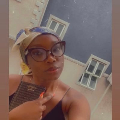 Shennel_O's profile picture. 😛