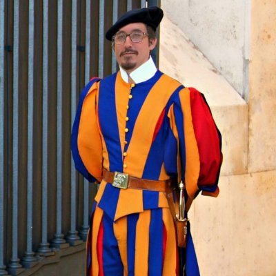 Gran Inquisidor de la Orden ELEP.
Cuenta oficiosa de Emilio Urdapilleta, aunque me confundieron con Les Claypool alguna vez.