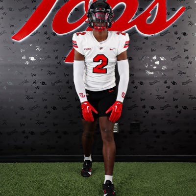 𝐑𝐨𝐮𝐭𝐞 𝐑𝐮𝐧𝐧𝐞𝐫 X @WKUFootball