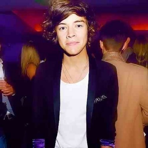 Harrry_SttyIes's profile picture. Hello :D I'm 1/5 of One Direction..And if you follow, thank you..I Love You.xx 
RT me to trick your friends ;)