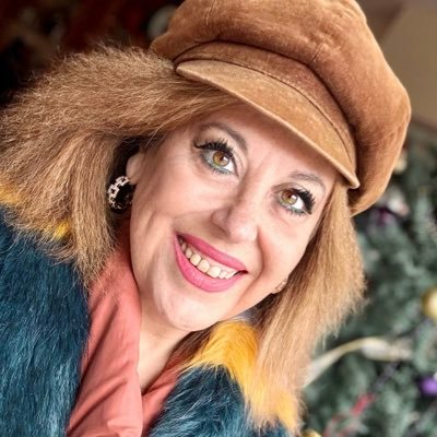 TEACHERKARMEN's profile picture. One teaches, two learn.