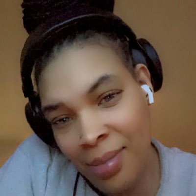 Twitch content streamer, graphic designer, Full time mom. Play Cod, Apex Legends, Fortnite, The Sims 4, etc.