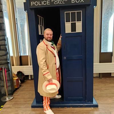 All round entertainer & joker. Published author & occasional actor. Full-time Doctor Who fan, working as a Customer Service Advisor 🏳️‍🌈