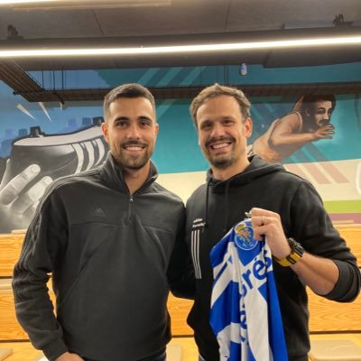 Influencer da minha vida - só vim aqui ver a bola, dar a minha opinião e ver o @fcporto ser campeão 🏆Rock n Roll, livros, séries e filmes… ahh e Padel