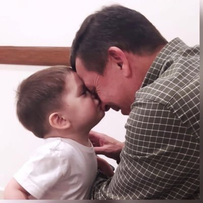 lugenderlislm's profile picture. Una persona que ama su familia a pesar de las adversidades