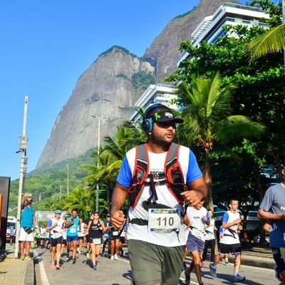 Desenvolvedor web. 
28 anos. 
Fluminense CAMPEÃO DA AMÉRICA. 
Corredor.
Liberal.
Segunda casa: cinema.