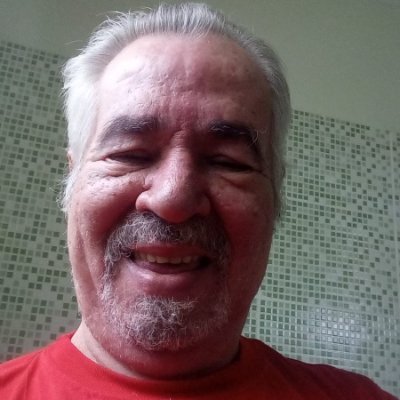 alegre,dizem q sou simpático,mas desde q ñ me provoque tranquilo,amigo, , curto de montão minha família, sobrinhos(a) amo vcs muito no mais só perguntando