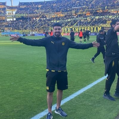 Hincha y socio del Club Atlético Peñarol 💛🖤