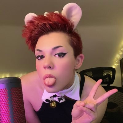 Red!✧ 18+✧ AFAB (FTM) 8years HRT, pan, poly ✧ NSFW-let's corrupt each other ✧ SWITCH -kinky ✧OF and camstar on CB ✧Gooner ✧ https://t.co/wdI1svPG56