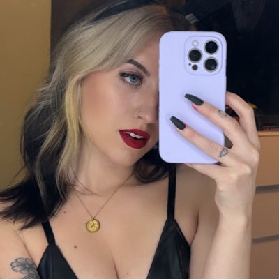 nathy_rae's profile picture. 
