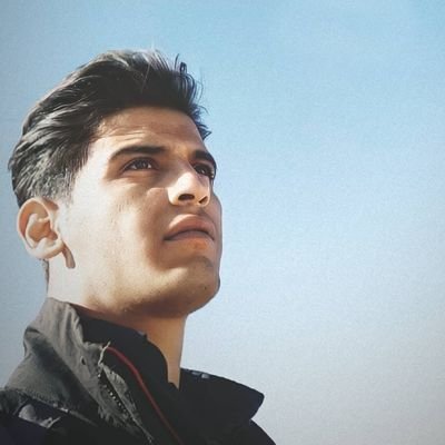 مَن آن گُلبَــرگـــ مَغــرورَم کـه میمیــرم زِ بی آبـی ▪️▪️▪️▪️▪️▪️
وَلـی بـا ذِلـت و خـاری پیِ شَبنَــم نـمی گَـردَم ▪️▪️▪️