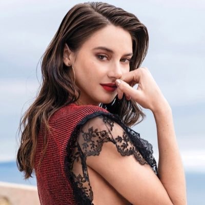 daughter to lestat and Louis || Beatrice shaliene De lioncourt “ Tris”|| sweet not bratty|| #iwtvrp
