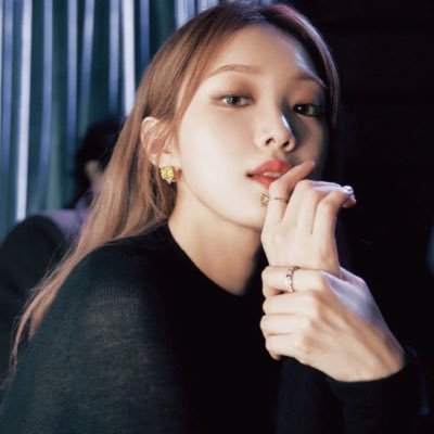 lee sung kyung 이성경 pics