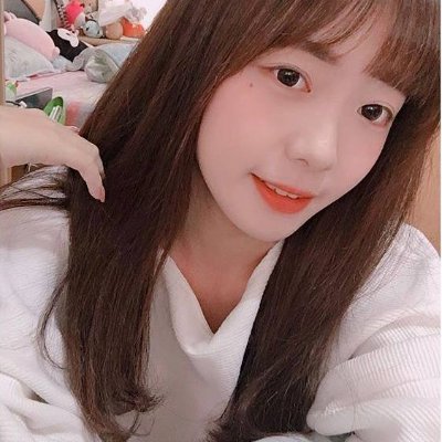 Hi  我叫吻吻  20歲已成年啦
還在讀大二  偶爾出來兼職賺點生活費 上學壓力大最近都在考試想出來放鬆放鬆    
#聯絡方式賴ppd5586