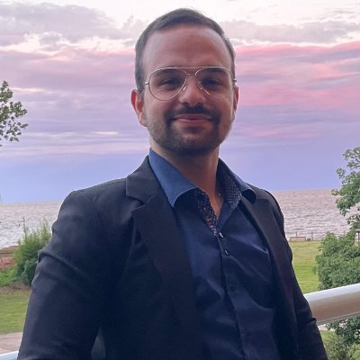 AgusFianio's profile picture. Lic. Relaciones Públicas. 
Y como dicta su historia, estudiando Lic. Psicología, para cumplir con el tío del fundador de la profesión!