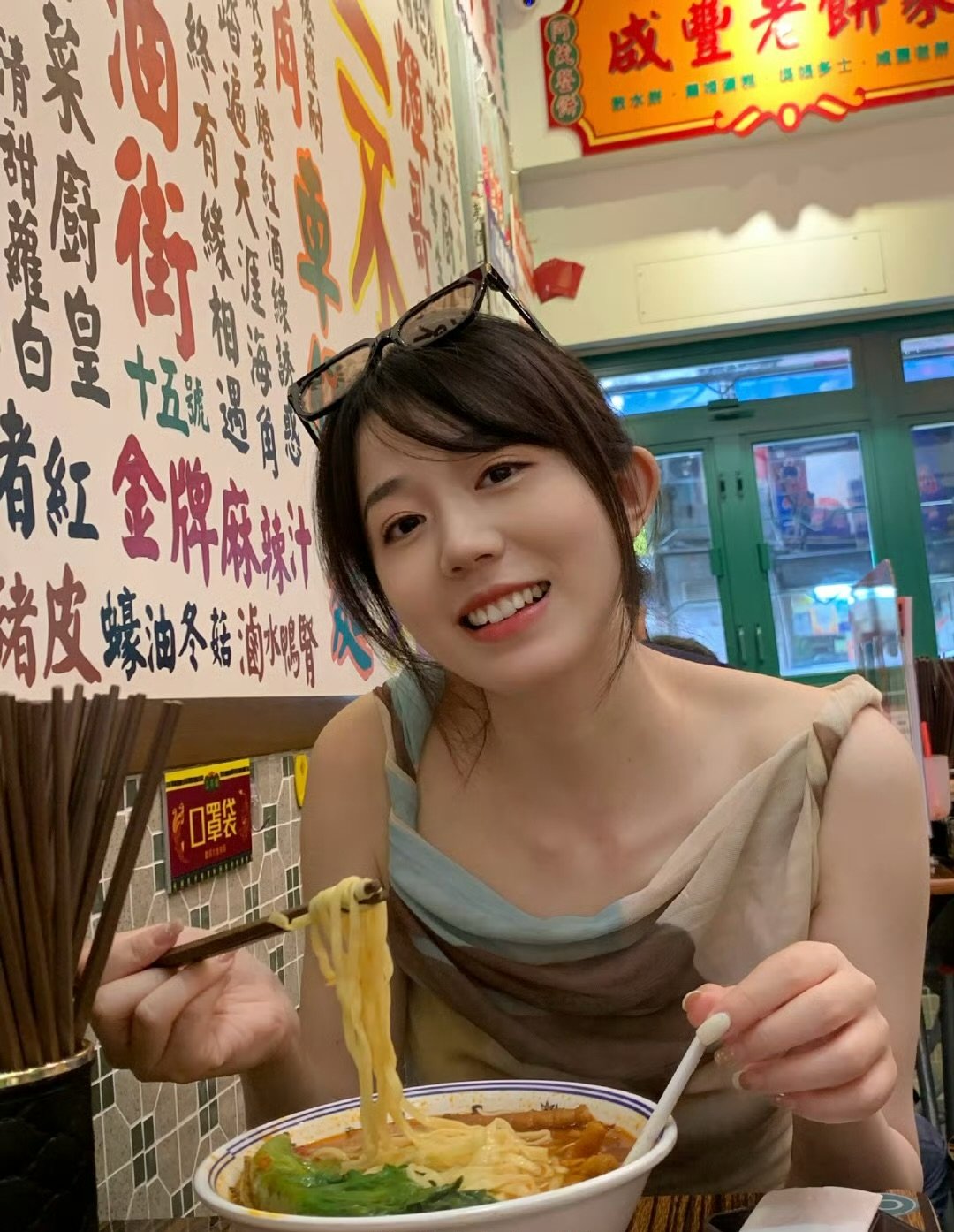 thusesh42800's profile picture. Aren't girls who are not beautiful worthy of love?