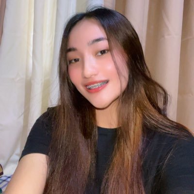 grcllmrgl__'s profile picture. aeign zachreigh