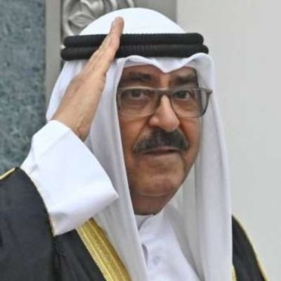 أنا لا أغير حياتي من أجل شخص ،، بل أغير ألف شخص من أجل حياتي .. ومن يذهب كان زائدا ومن يبقى فهو ضروري.