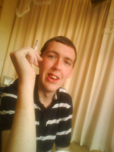 DAVIDWARNER16's profile picture. IM A FULL TIME DAD AND IM FRUITY AS A NUT CAKE :) SO LETS CHAT AND MAKE THIS WORLD A BETTER PLACE