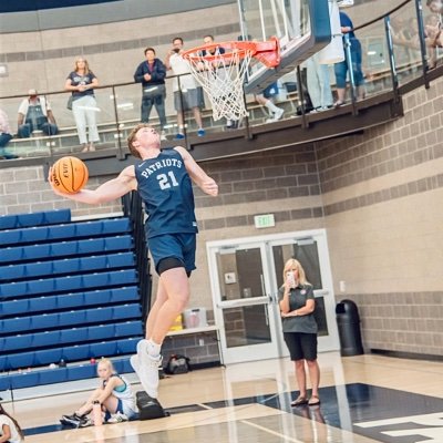 6'4 200 CG š - Emmanuel University Basketball
Sr Year 20.1 PPG 6.2 RPG 44% 3 point percentage