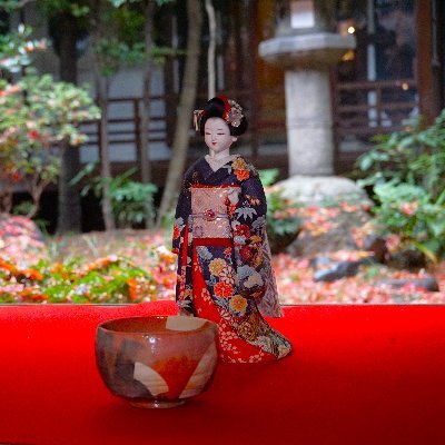 haruo_takagi's profile picture. 京都の町家や寺院などの有形文化財を舞台に、京都文化を体験するイベントを開催しています。
#MaikoArtGallery で、#MaikoDoll #連れてって を展示中！
姉妹の舞妓さんです。