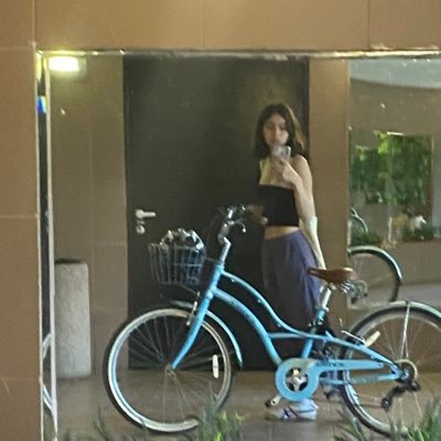 noahanehederet's profile picture. אוכלת חלה עם טחינה ומקשיבה בהבנה