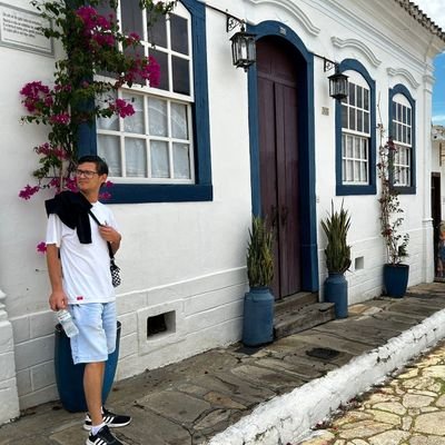 Verso é verso o resto é prosa.
Vilanovense.
👾 zuza_matheus