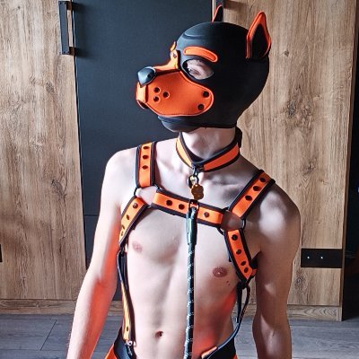 HEY my name is Ido.
I'm a Dutch 23 year old stray pup
trying to be a good boy 😋