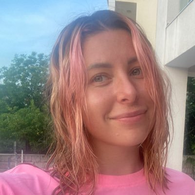 LenaB2395's profile picture. 